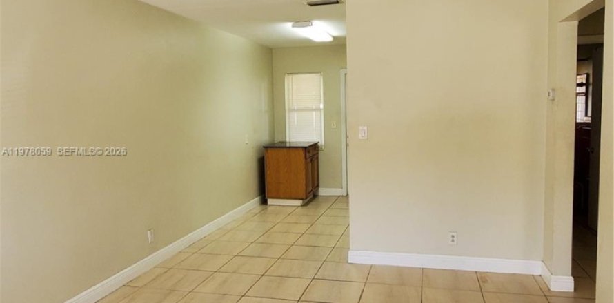Townhouse in Hollywood, Florida 2 bedrooms, 116.59 sq.m. № 2042009