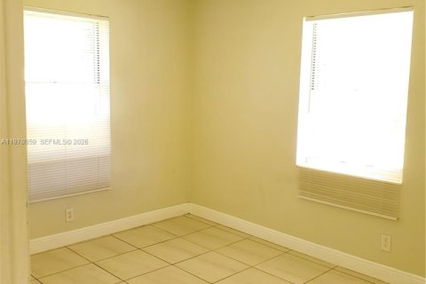 Townhouse in Hollywood, Florida 2 bedrooms, 116.59 sq.m. № 2042009 - photo 5