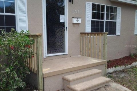 House in Saint Petersburg, Florida 3 bedrooms, 148.83 sq.m. № 2219371