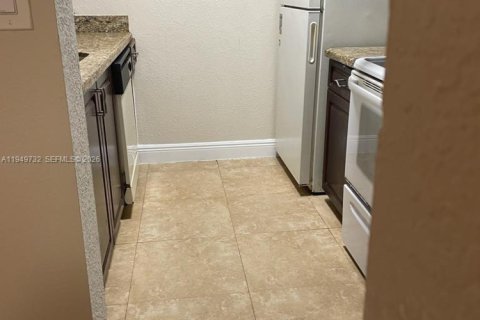 Copropriété à louer à Hialeah, Floride: 2 chambres, 89.19 m2 № 2153044 - photo 3