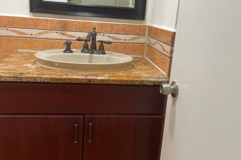 Copropriété à louer à Hialeah, Floride: 2 chambres, 89.19 m2 № 2153044 - photo 12
