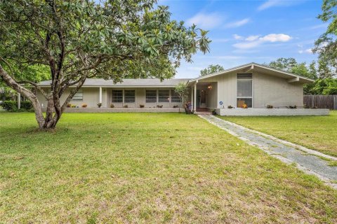 House in Newberry, Florida 3 bedrooms, 212.75 sq.m. № 1576152 - photo 1
