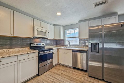 Villa ou maison à louer à Holiday, Floride: 3 chambres, 132.66 m2 № 2388717 - photo 6