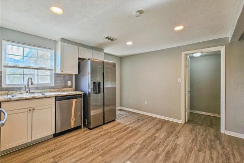 Villa ou maison à louer à Holiday, Floride: 3 chambres, 132.66 m2 № 2388717 - photo 5