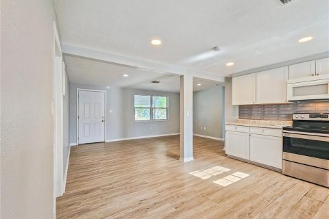 Villa ou maison à louer à Holiday, Floride: 3 chambres, 132.66 m2 № 2388717 - photo 8