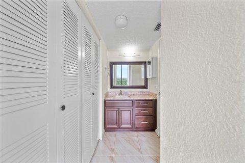 Condominio en venta en Clearwater, Florida, 2 dormitorios, 89.19 m2 № 1843685 - foto 19
