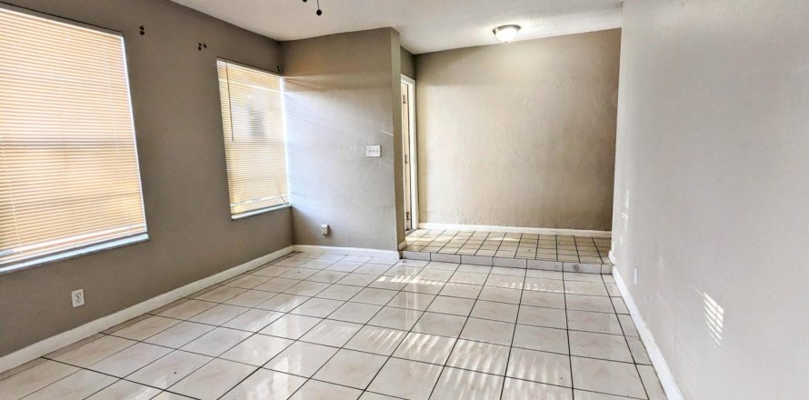 Townhouse in North Lauderdale, Florida 3 bedrooms, 150.5 sq.m. № 1161649