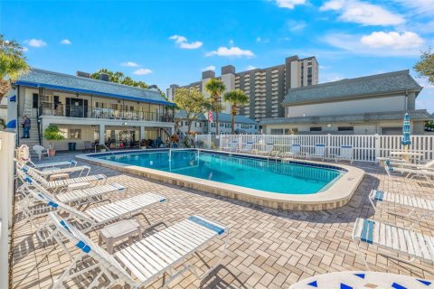 Condo in Saint Petersburg, Florida, 2 bedrooms № 2203607 - photo 18