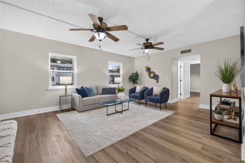 Condo in Saint Petersburg, Florida, 2 bedrooms № 2203607 - photo 4