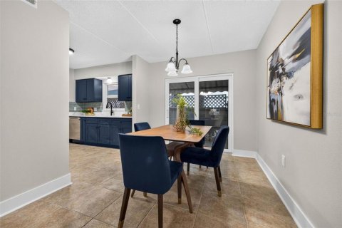 Condo in Saint Petersburg, Florida, 2 bedrooms № 2203607 - photo 6