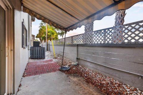 Condo in Saint Petersburg, Florida, 2 bedrooms № 2203607 - photo 17