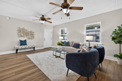 Condo in Saint Petersburg, Florida, 2 bedrooms № 2203607 - photo 5