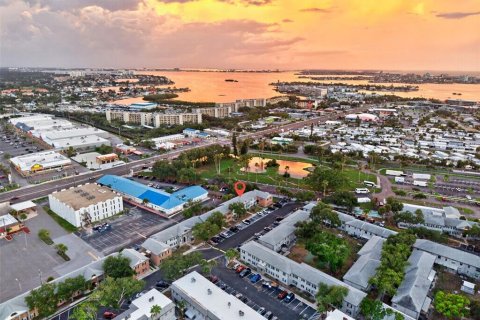 Condo in Saint Petersburg, Florida, 2 bedrooms № 2203607 - photo 20