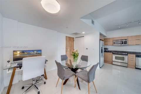 Снять в аренду кондоминиум в Майами, Флорида 1 спальня, 71.35м2, № 2004504 - фото 2