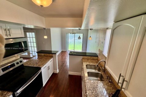 Touwnhouse à vendre à Coral Springs, Floride: 4 chambres, 157 m2 № 1963512 - photo 9