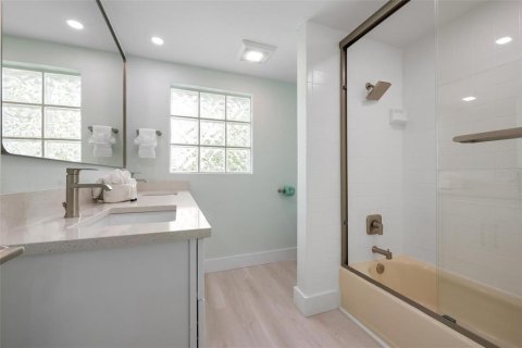 House in Bradenton Beach, Florida 3 bedrooms, 126.81 sq.m. № 2093191 - photo 21