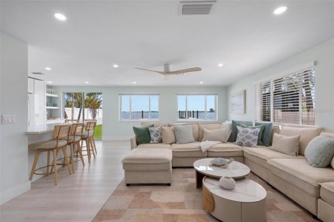 House in Bradenton Beach, Florida 3 bedrooms, 126.81 sq.m. № 2093191 - photo 5