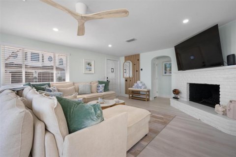 House in Bradenton Beach, Florida 3 bedrooms, 126.81 sq.m. № 2093191 - photo 7