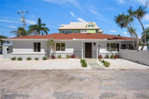House in Bradenton Beach, Florida 3 bedrooms, 126.81 sq.m. № 2093191