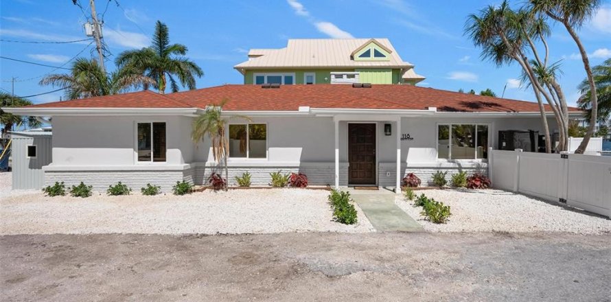 House in Bradenton Beach, Florida 3 bedrooms, 126.81 sq.m. № 2093191