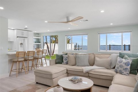 House in Bradenton Beach, Florida 3 bedrooms, 126.81 sq.m. № 2093191 - photo 4
