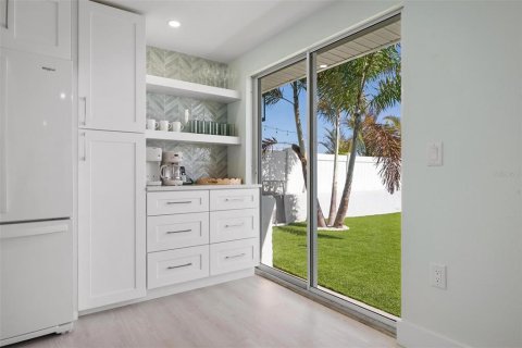 House in Bradenton Beach, Florida 3 bedrooms, 126.81 sq.m. № 2093191 - photo 25