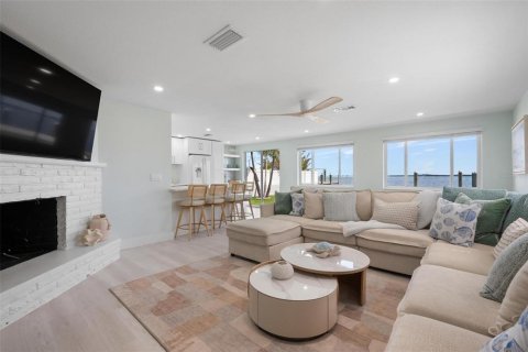 House in Bradenton Beach, Florida 3 bedrooms, 126.81 sq.m. № 2093191 - photo 3