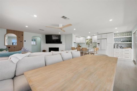 House in Bradenton Beach, Florida 3 bedrooms, 126.81 sq.m. № 2093191 - photo 11