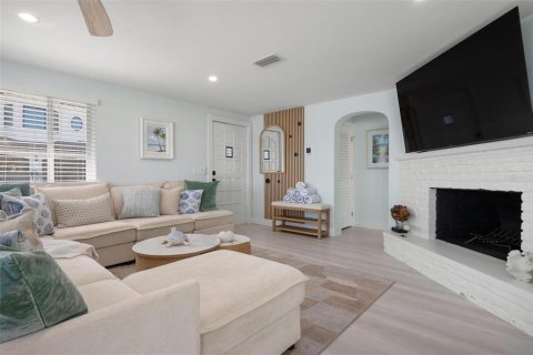 House in Bradenton Beach, Florida 3 bedrooms, 126.81 sq.m. № 2093191 - photo 8