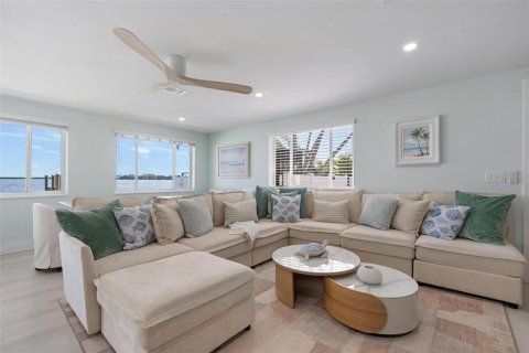House in Bradenton Beach, Florida 3 bedrooms, 126.81 sq.m. № 2093191 - photo 6
