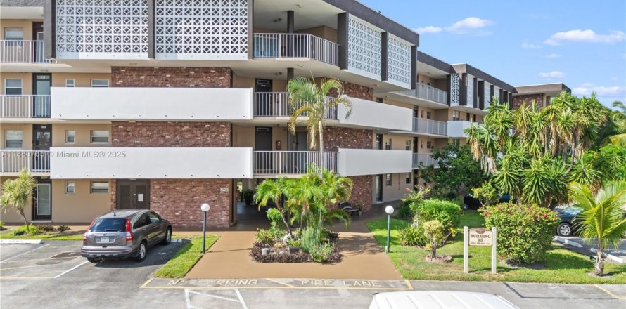 Condo in Lauderdale Lakes, Florida, 2 bedrooms  № 1978570