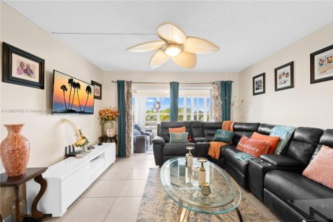 Condo in Lauderdale Lakes, Florida, 2 bedrooms  № 1978570 - photo 14