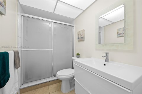 Condo in Lauderdale Lakes, Florida, 2 bedrooms  № 1978570 - photo 10