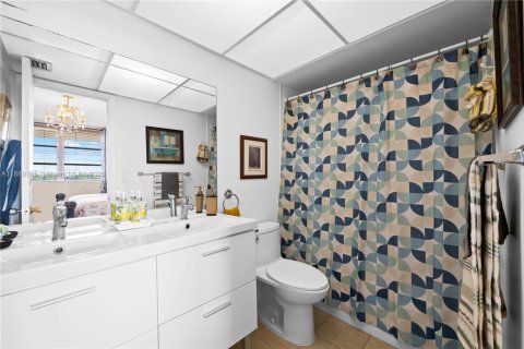 Condo in Lauderdale Lakes, Florida, 2 bedrooms  № 1978570 - photo 12