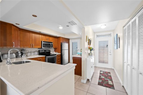 Condo in Lauderdale Lakes, Florida, 2 bedrooms  № 1978570 - photo 16