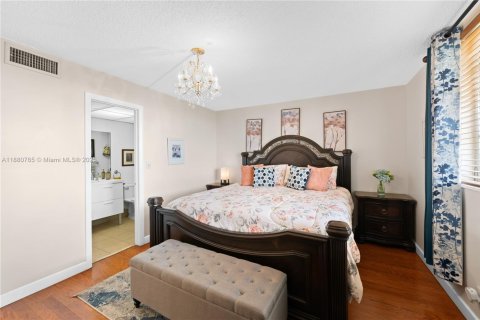 Condo in Lauderdale Lakes, Florida, 2 bedrooms  № 1978570 - photo 11