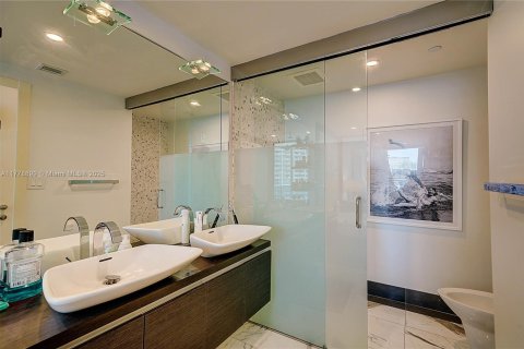 Condominio en alquiler en Miami, Florida, 2 dormitorios, 134.99 m2 № 1937971 - foto 14