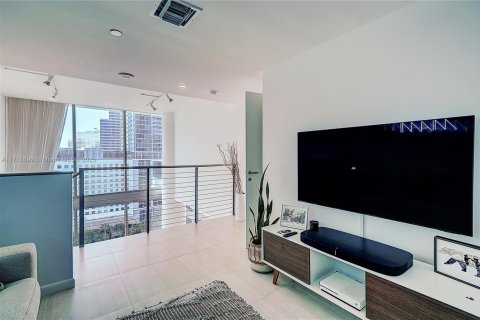 Condominio en alquiler en Miami, Florida, 2 dormitorios, 134.99 m2 № 1937971 - foto 17
