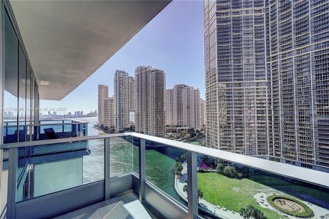Condo in Miami, Florida, 2 bedrooms  № 1937971 - photo 1