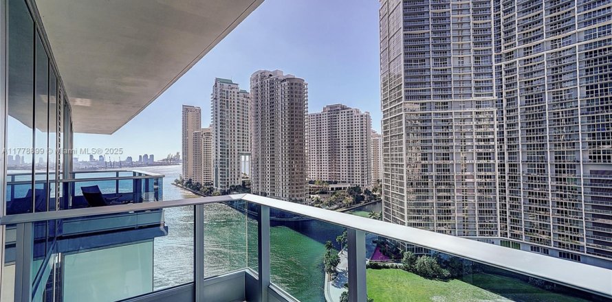 Condominio en Miami, Florida, 2 dormitorios  № 1937971