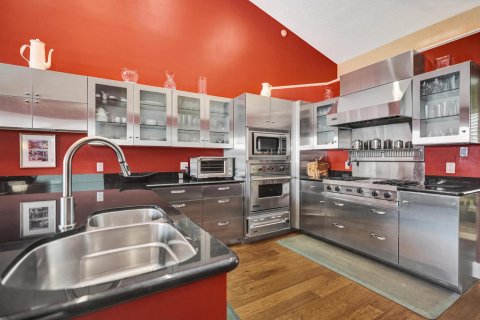 House in West Palm Beach, Florida 4 bedrooms, 264.31 sq.m. № 2242092 - photo 10
