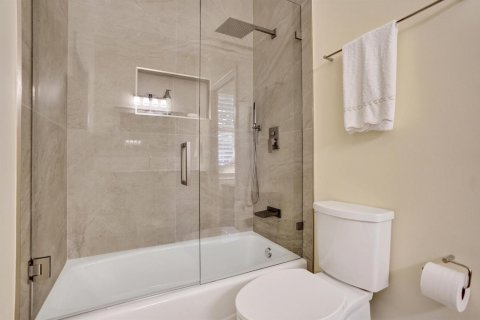 House in West Palm Beach, Florida 4 bedrooms, 264.31 sq.m. № 2242092 - photo 27
