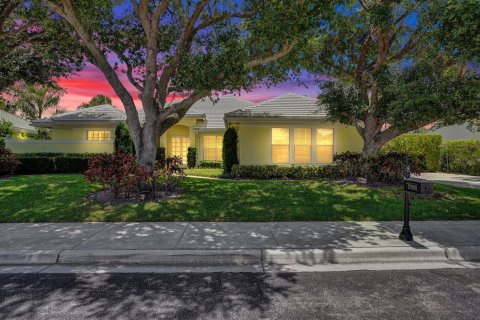 House in West Palm Beach, Florida 4 bedrooms, 264.31 sq.m. № 2242092