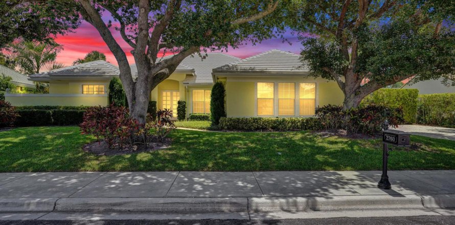 House in West Palm Beach, Florida 4 bedrooms, 264.31 sq.m. № 2242092