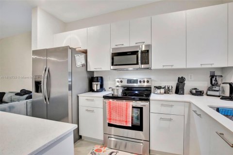 House in Miami, Florida 3 bedrooms, 123.37 sq.m. № 1770651 - photo 17