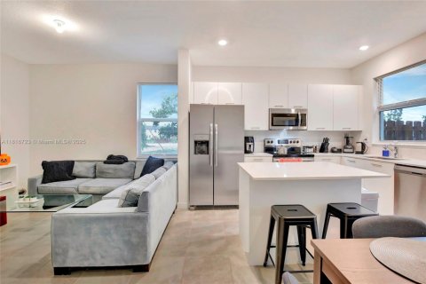 House in Miami, Florida 3 bedrooms, 123.37 sq.m. № 1770651 - photo 20