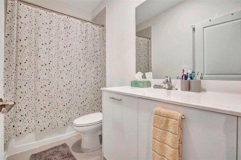 House in Miami, Florida 3 bedrooms, 123.37 sq.m. № 1770651 - photo 7