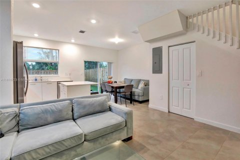 House in Miami, Florida 3 bedrooms, 123.37 sq.m. № 1770651 - photo 13