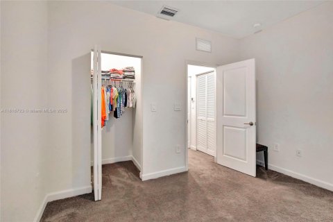 House in Miami, Florida 3 bedrooms, 123.37 sq.m. № 1770651 - photo 29