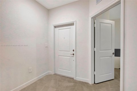 House in Miami, Florida 3 bedrooms, 123.37 sq.m. № 1770651 - photo 22
